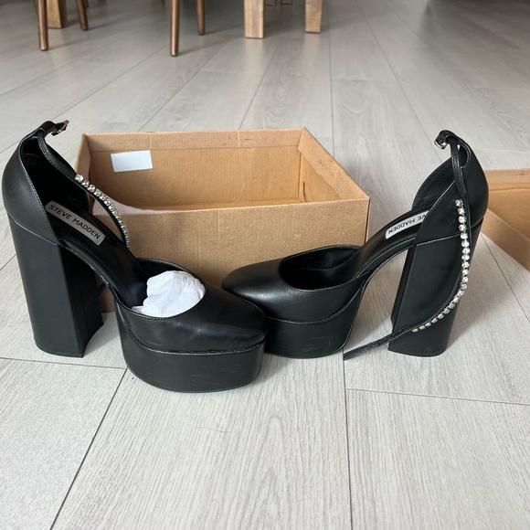 Steve Madden Black Leather Chunky Heels - Picture 3 of 14